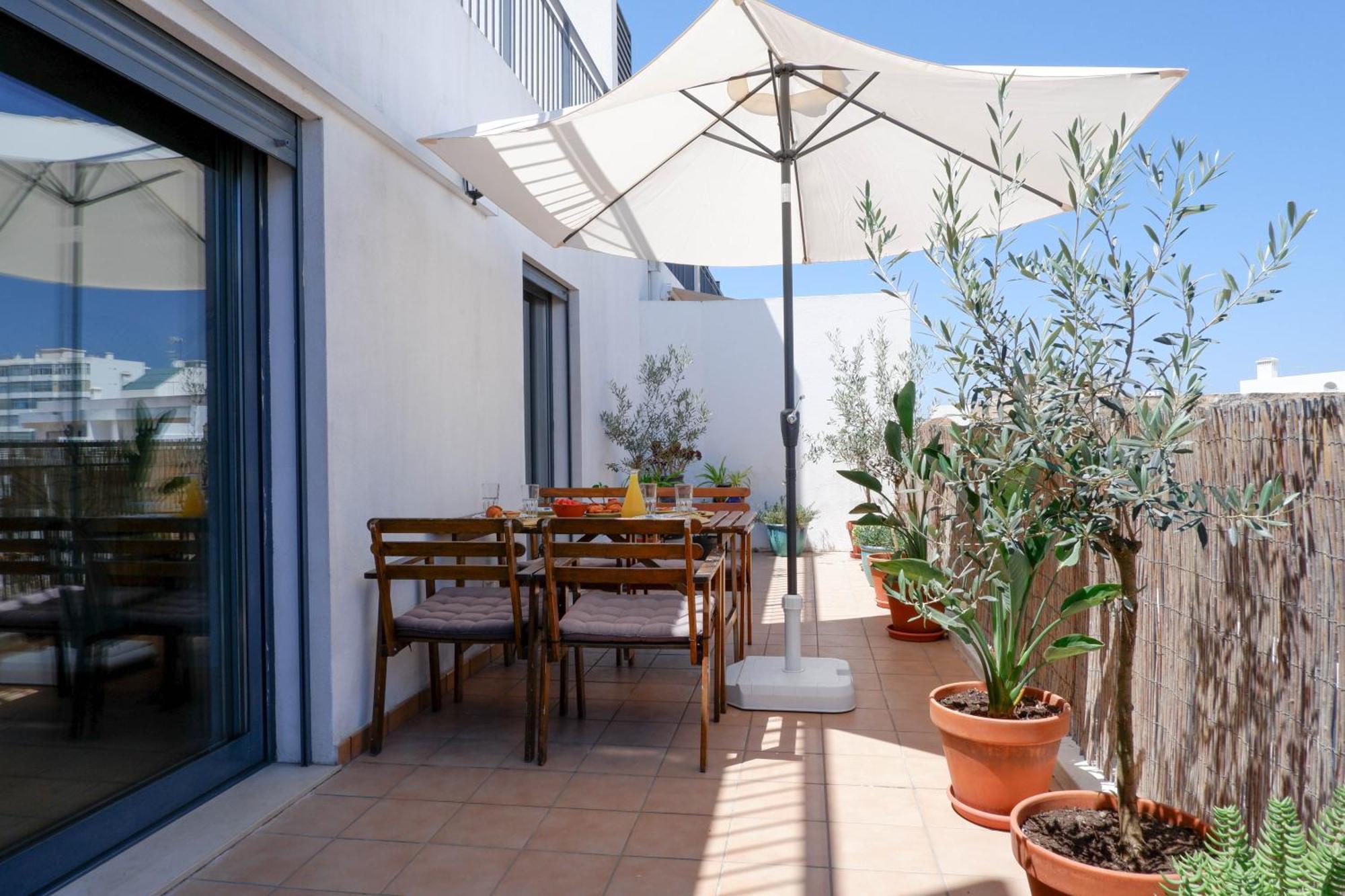 Spacious Terrace, Swimming Pool, Private Parking Ольян Экстерьер фото