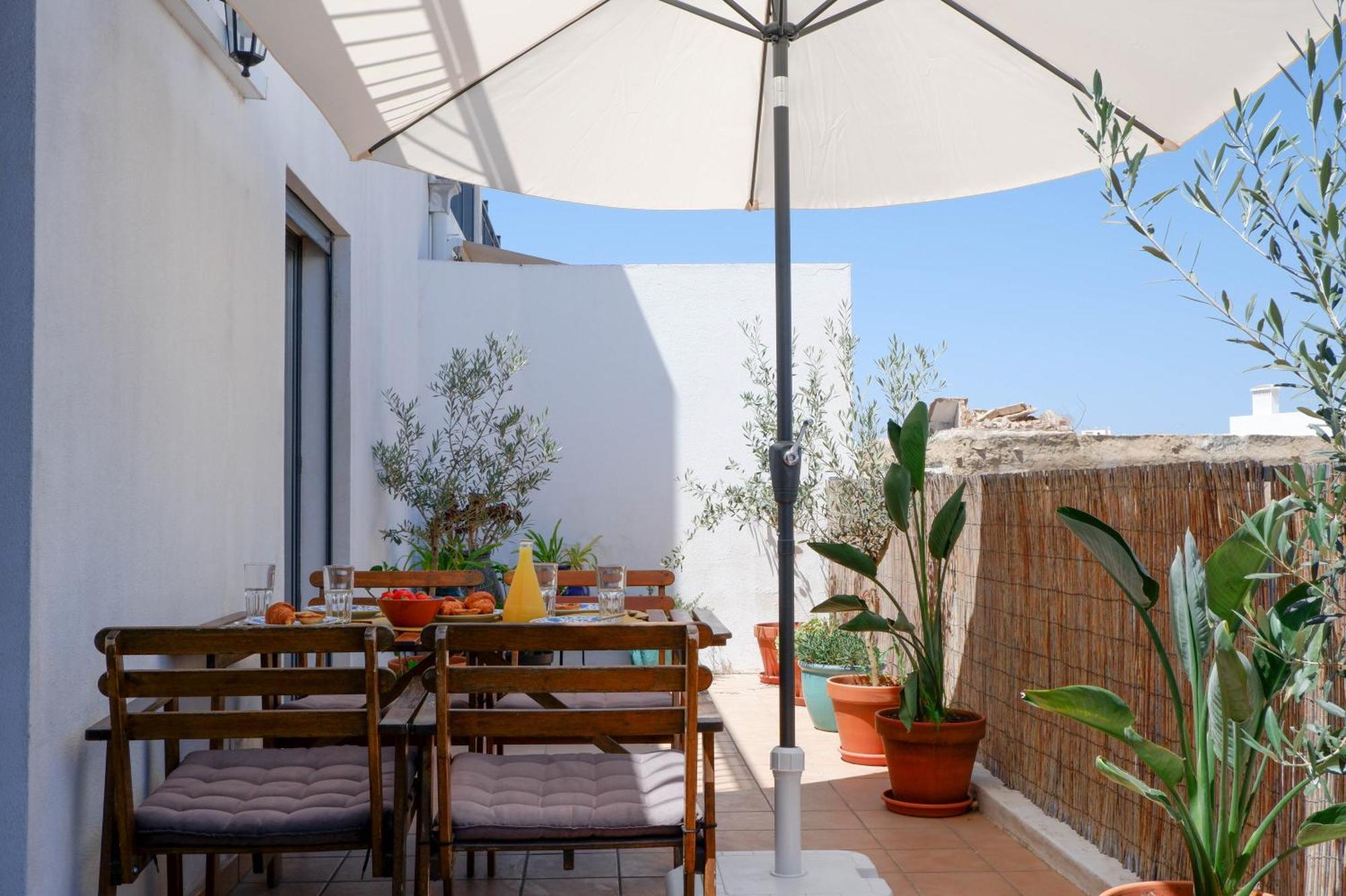 Spacious Terrace, Swimming Pool, Private Parking Ольян Экстерьер фото