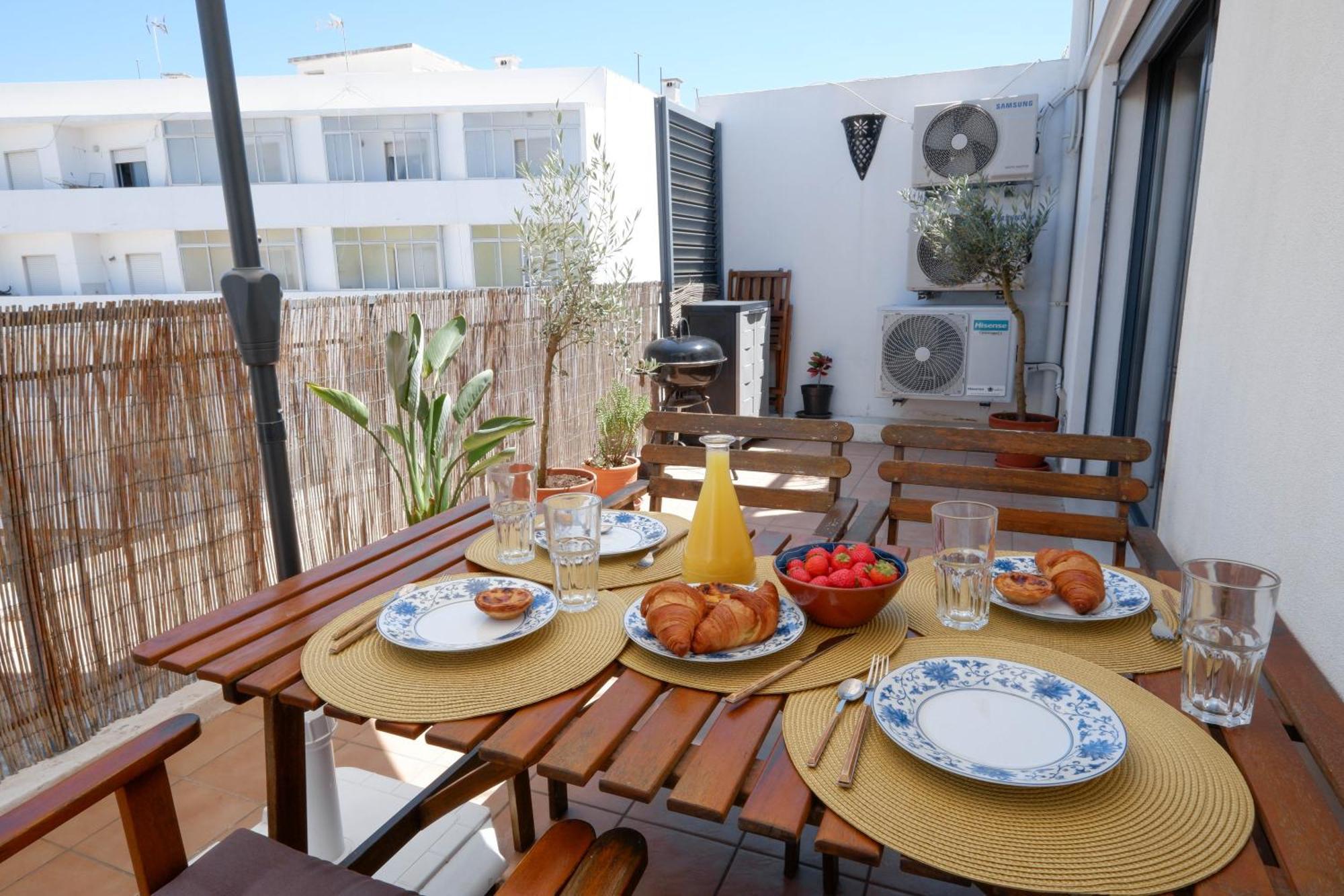 Spacious Terrace, Swimming Pool, Private Parking Ольян Экстерьер фото
